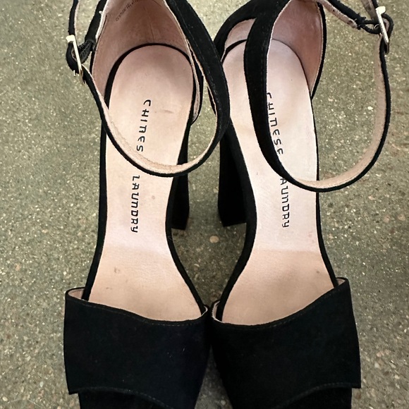 Chinese Laundry Black Platform Sandal - Picture 4 of 6